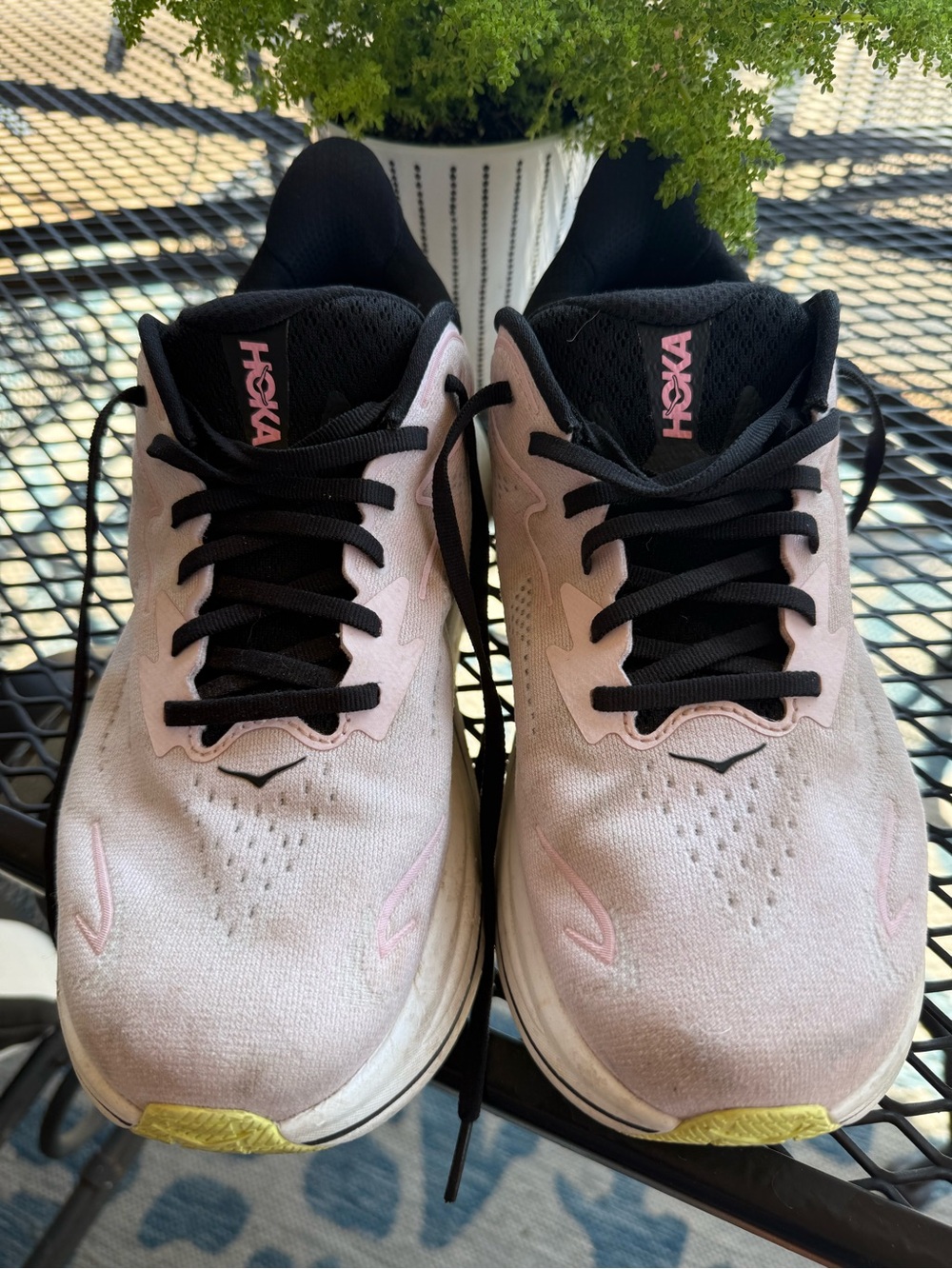 HOKA Clifton 10 Women's Running Shoes - Light Pink/Black size 10Wide